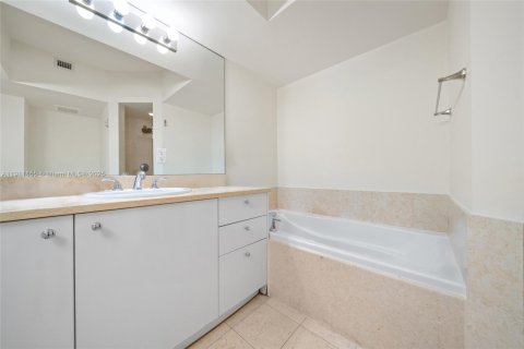 Купить кондоминиум в Авентура, Флорида 2 спальни, 122.63м2, № 2013806 - фото 19