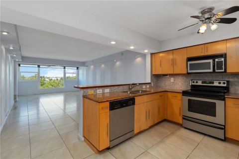 Condominio en venta en Sarasota, Florida, 1 dormitorio, 76.18 m2 № 1735431 - foto 3