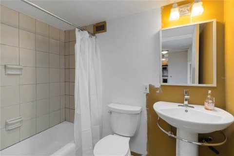 Condominio en venta en Sarasota, Florida, 1 dormitorio, 76.18 m2 № 1735431 - foto 16