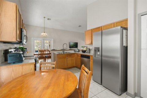 Villa ou maison à louer à Kissimmee, Floride: 4 chambres, 143.63 m2 № 2424192 - photo 10