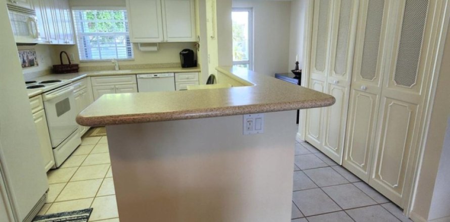 Condo in Riviera Beach, Florida, 2 bedrooms № 1040564