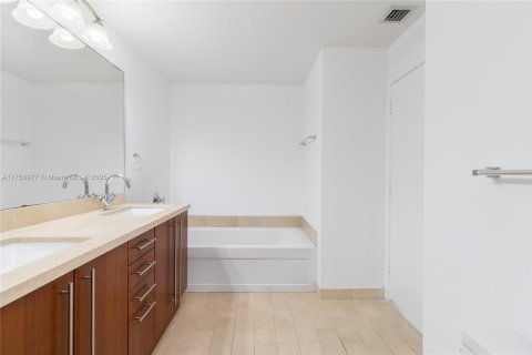 Copropriété à vendre à Miami, Floride: 2 chambres, 94.11 m2 № 1706894 - photo 4