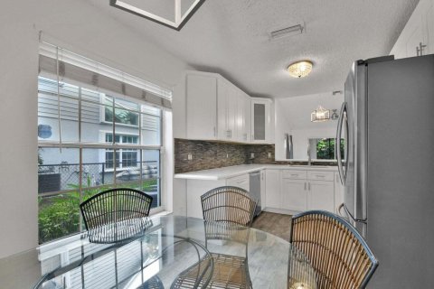 Townhouse in Wellington, Florida 3 bedrooms, 147.25 sq.m. № 2086704 - photo 25
