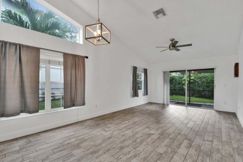 Townhouse in Wellington, Florida 3 bedrooms, 147.25 sq.m. № 2086704 - photo 6