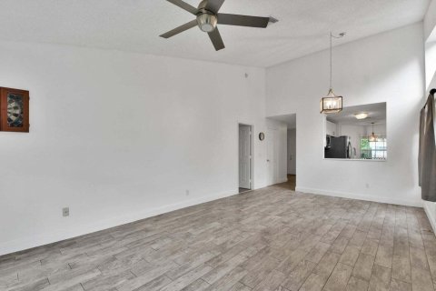 Townhouse in Wellington, Florida 3 bedrooms, 147.25 sq.m. № 2086704 - photo 9