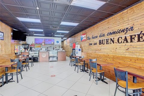 Propiedad comercial en Davenport, Florida 130.06 m2 № 2109218