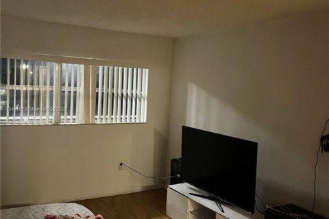 Copropriété à vendre à Miami, Floride: 1 chambre, 106.74 m2 № 1936274 - photo 7