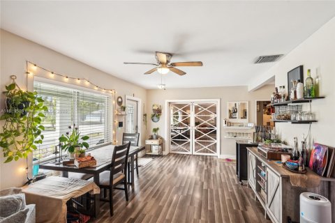 House in Oakland Park, Florida 3 bedrooms № 1779953 - photo 5