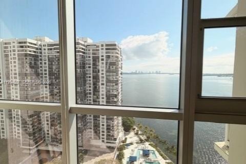 Condominio en alquiler en Miami, Florida, 1 dormitorio, 93 m2 № 2241651 - foto 14