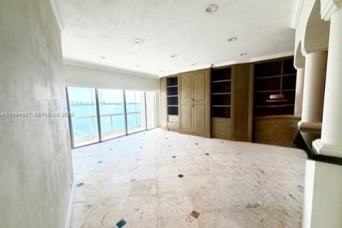 Condominio en alquiler en Miami, Florida, 1 dormitorio, 93 m2 № 2241651 - foto 6