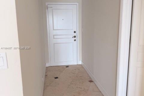 Condominio en alquiler en Miami, Florida, 1 dormitorio, 93 m2 № 2241651 - foto 5