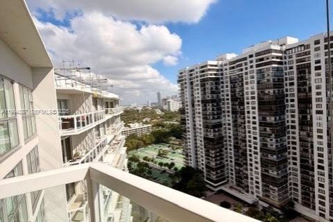 Condominio en alquiler en Miami, Florida, 1 dormitorio, 93 m2 № 2241651 - foto 2