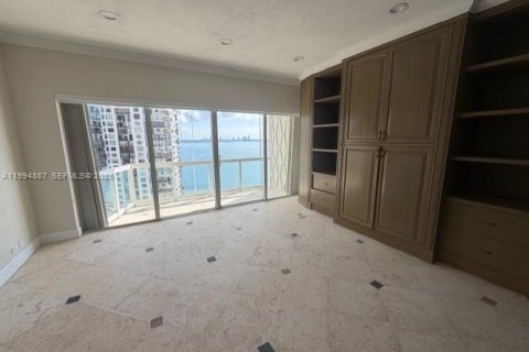 Condominio en alquiler en Miami, Florida, 1 dormitorio, 93 m2 № 2241651 - foto 7