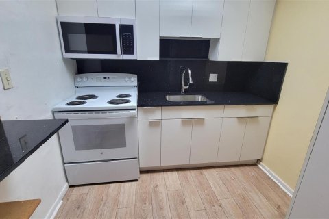 Condominio en Pembroke Pines, Florida, 2 dormitorios № 2172735