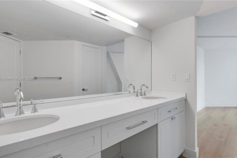 Appartement à louer à Miami, Floride: 2 chambres, 130.43 m2 № 1922278 - photo 12