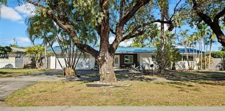 Villa ou maison à Miami Springs, Floride 4 chambres, 260.13 m2 № 1676792