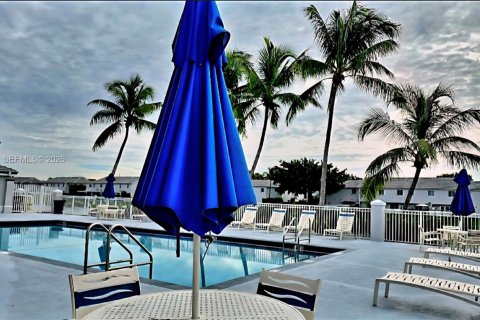 Touwnhouse à louer à Miami, Floride: 2 chambres, 88.26 m2 № 1997888 - photo 3