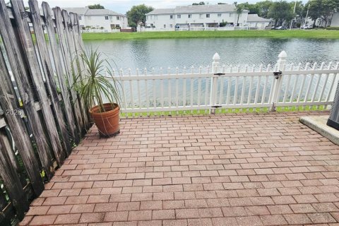 Touwnhouse à Miami, Floride 2 chambres, 88.26 m2 № 1997888