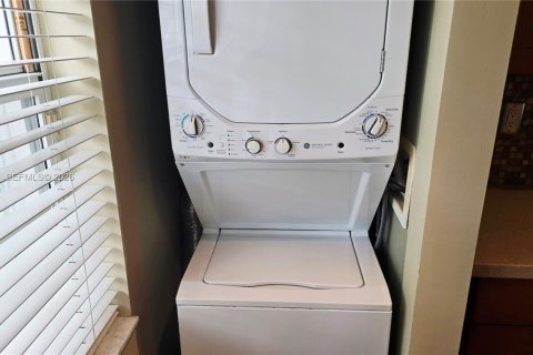 Touwnhouse à louer à Miami, Floride: 2 chambres, 88.26 m2 № 1997888 - photo 11