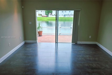 Touwnhouse à louer à Miami, Floride: 2 chambres, 88.26 m2 № 1997888 - photo 7