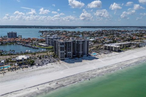 Condo in Clearwater, Florida, 2 bedrooms № 2150234