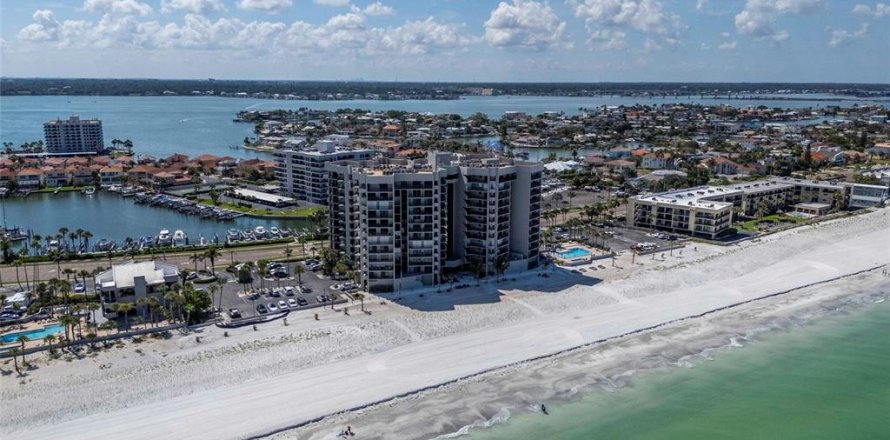 Condo in Clearwater, Florida, 2 bedrooms № 2150234