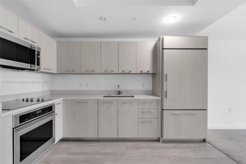 Condo in Miami, Florida, 1 bedroom  № 1980891 - photo 10