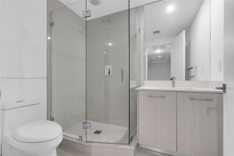 Condo in Miami, Florida, 1 bedroom  № 1980891 - photo 25