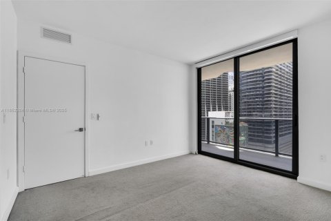 Condo in Miami, Florida, 1 bedroom  № 1980891 - photo 17