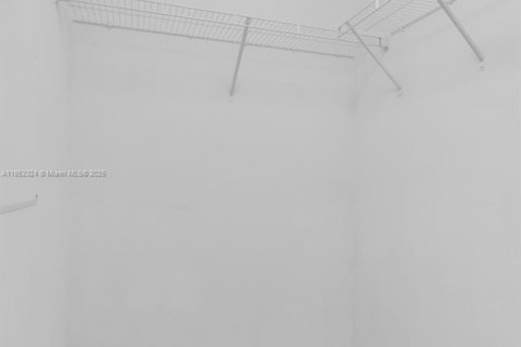 Condo in Miami, Florida, 1 bedroom  № 1980891 - photo 19