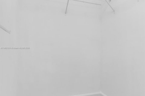 Condo in Miami, Florida, 1 bedroom  № 1980891 - photo 23