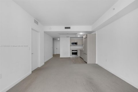 Condo in Miami, Florida, 1 bedroom  № 1980891 - photo 15