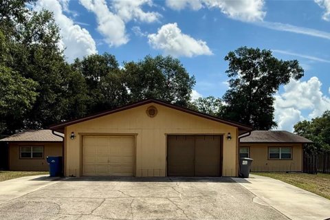 Immobilier commercial à vendre à DeLand, Floride: 6 chambres, 219.25 m2 № 1857919 - photo 1
