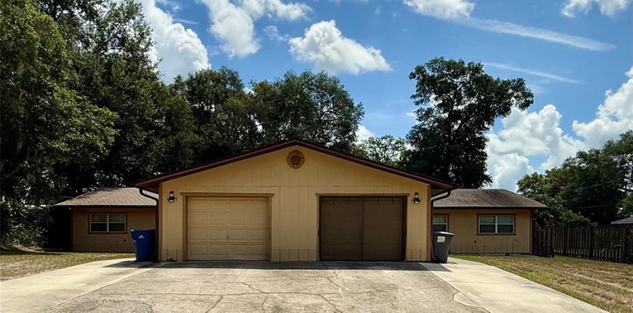 Immobilier commercial à DeLand, Floride 6 chambres, 219.25 m2 № 1857919