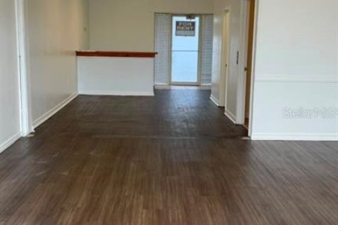 Commercial property in Tampa, Florida 1340.58 sq.m. № 2230337 - photo 2