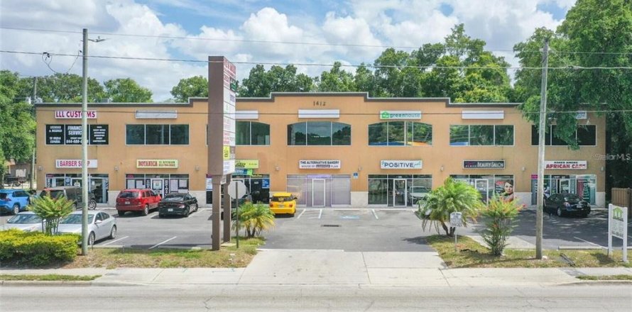 Commercial property in Tampa, Florida 1340.58 sq.m. № 2230337
