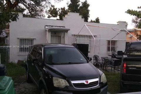 House in Miami, Florida 3 bedrooms, 80.64 sq.m. № 2244881