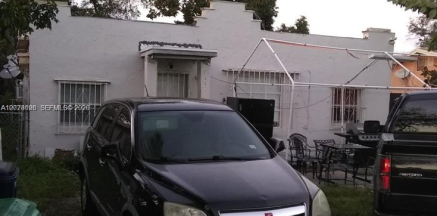 House in Miami, Florida 3 bedrooms, 80.64 sq.m. № 2244881