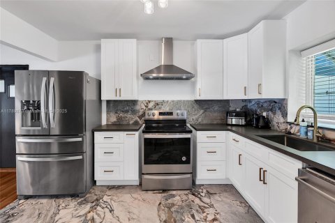 Снять в аренду виллу или дом в Бискейн-Парк, Флорида 3 спальни, 175.31м2, № 2035023 - фото 27