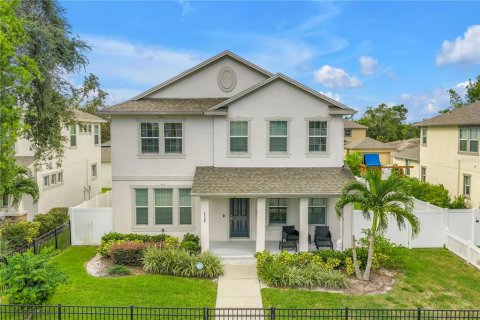 Casa en venta en Saint Petersburg, Florida, 4 dormitorios, 275.27 m2 № 1900834 - foto 1