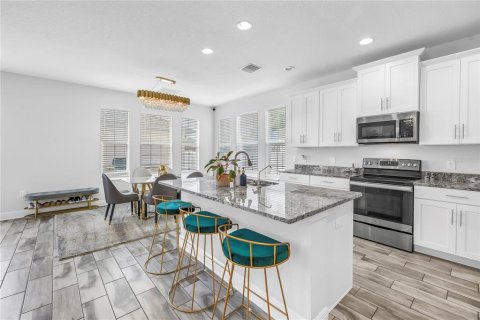 Casa en venta en Saint Petersburg, Florida, 4 dormitorios, 275.27 m2 № 1900834 - foto 9