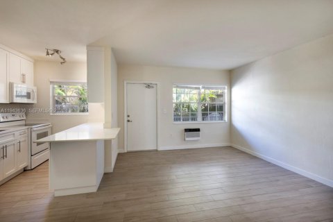 Condominio en venta en Coral Gables, Florida, 1 dormitorio, 52.49 m2 № 2000541 - foto 4