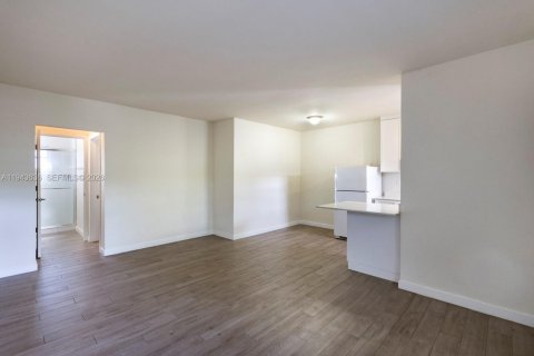 Condominio en venta en Coral Gables, Florida, 1 dormitorio, 52.49 m2 № 2000541 - foto 5