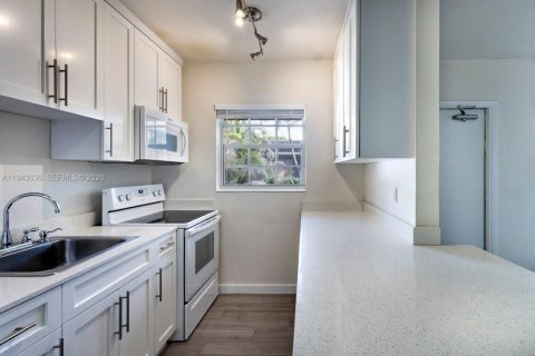 Condominio en Coral Gables, Florida, 1 dormitorio  № 2000541