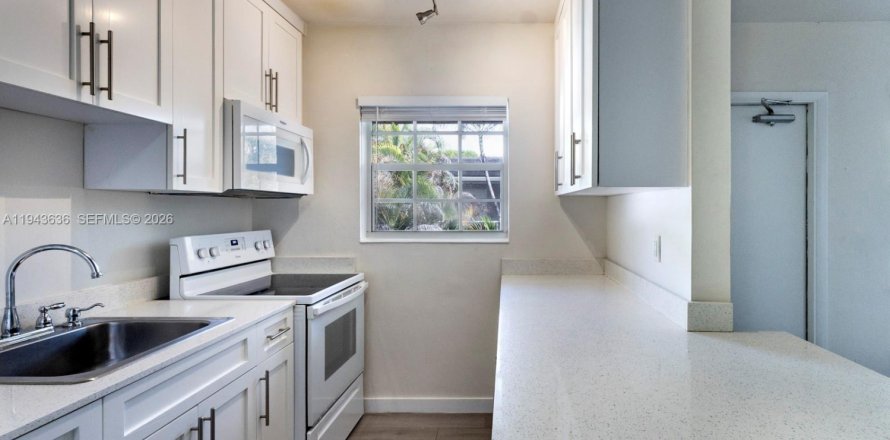 Condominio en Coral Gables, Florida, 1 dormitorio  № 2000541