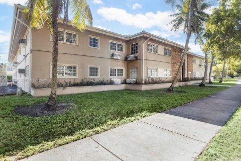 Condominio en venta en Coral Gables, Florida, 1 dormitorio, 52.49 m2 № 2000541 - foto 10