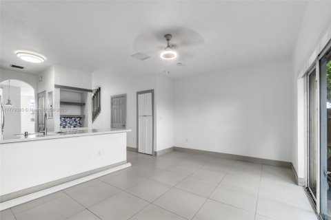 Townhouse in Homestead, Florida 3 bedrooms, 108.6 sq.m. № 1728623 - photo 14