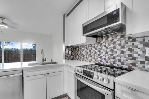 Townhouse in Homestead, Florida 3 bedrooms, 108.6 sq.m. № 1728623 - photo 8