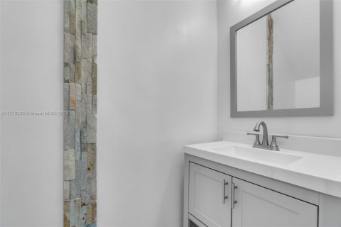 Townhouse in Homestead, Florida 3 bedrooms, 108.6 sq.m. № 1728623 - photo 25