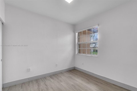 Townhouse in Homestead, Florida 3 bedrooms, 108.6 sq.m. № 1728623 - photo 21